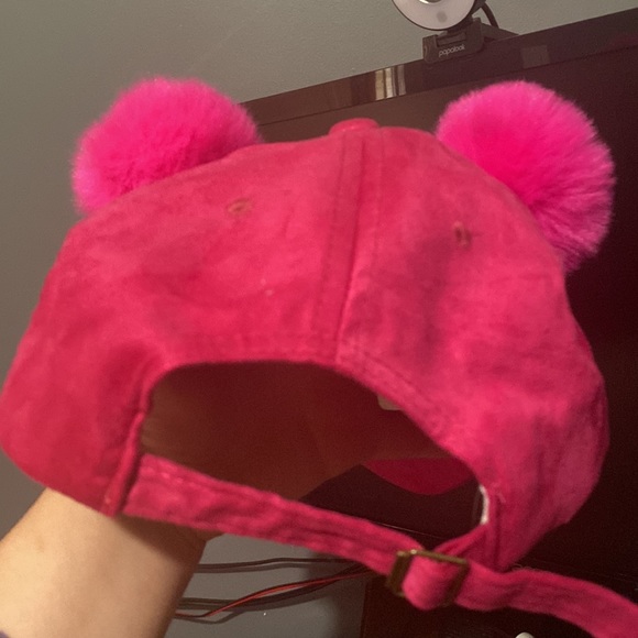 Cute cupcake hat with Pom poms - Picture 3 of 3